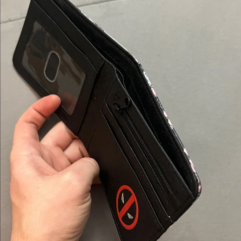Marvel Deadpool brand new wallet - Picture 3 of 3